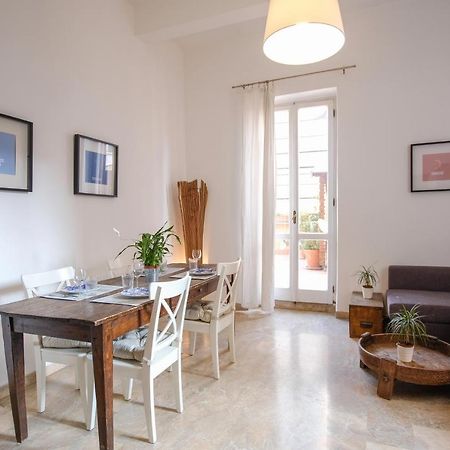 Spacious Apartment With Big Terrace At Colosseum Рим Екстер'єр фото