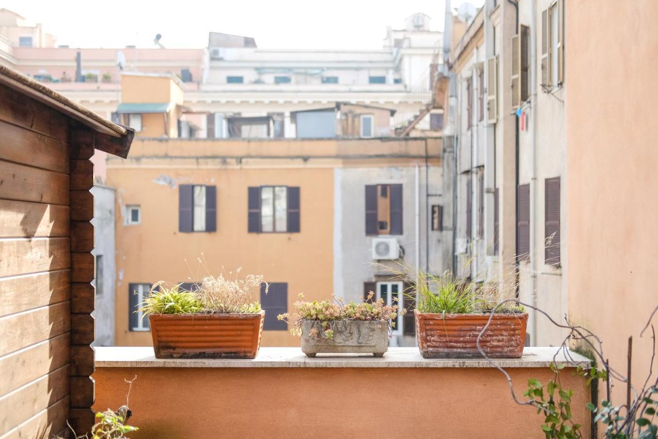 Spacious Apartment With Big Terrace At Colosseum Рим Екстер'єр фото