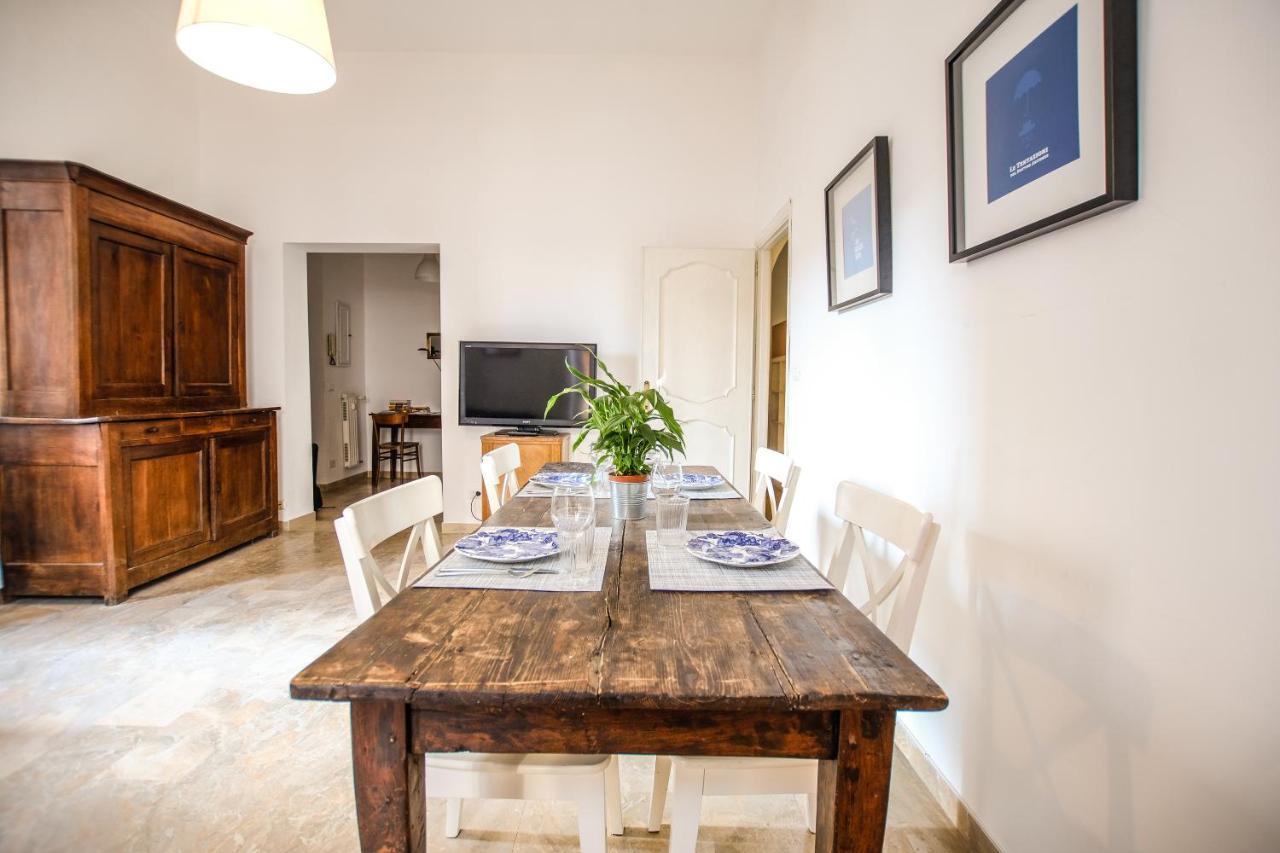 Spacious Apartment With Big Terrace At Colosseum Рим Екстер'єр фото