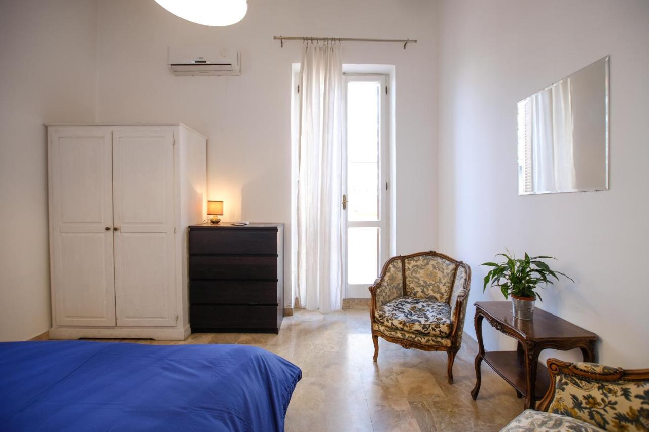 Spacious Apartment With Big Terrace At Colosseum Рим Екстер'єр фото