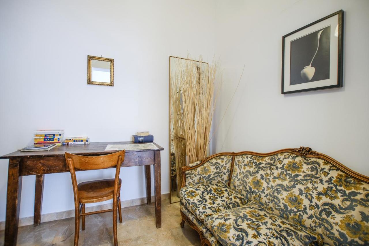 Spacious Apartment With Big Terrace At Colosseum Рим Екстер'єр фото