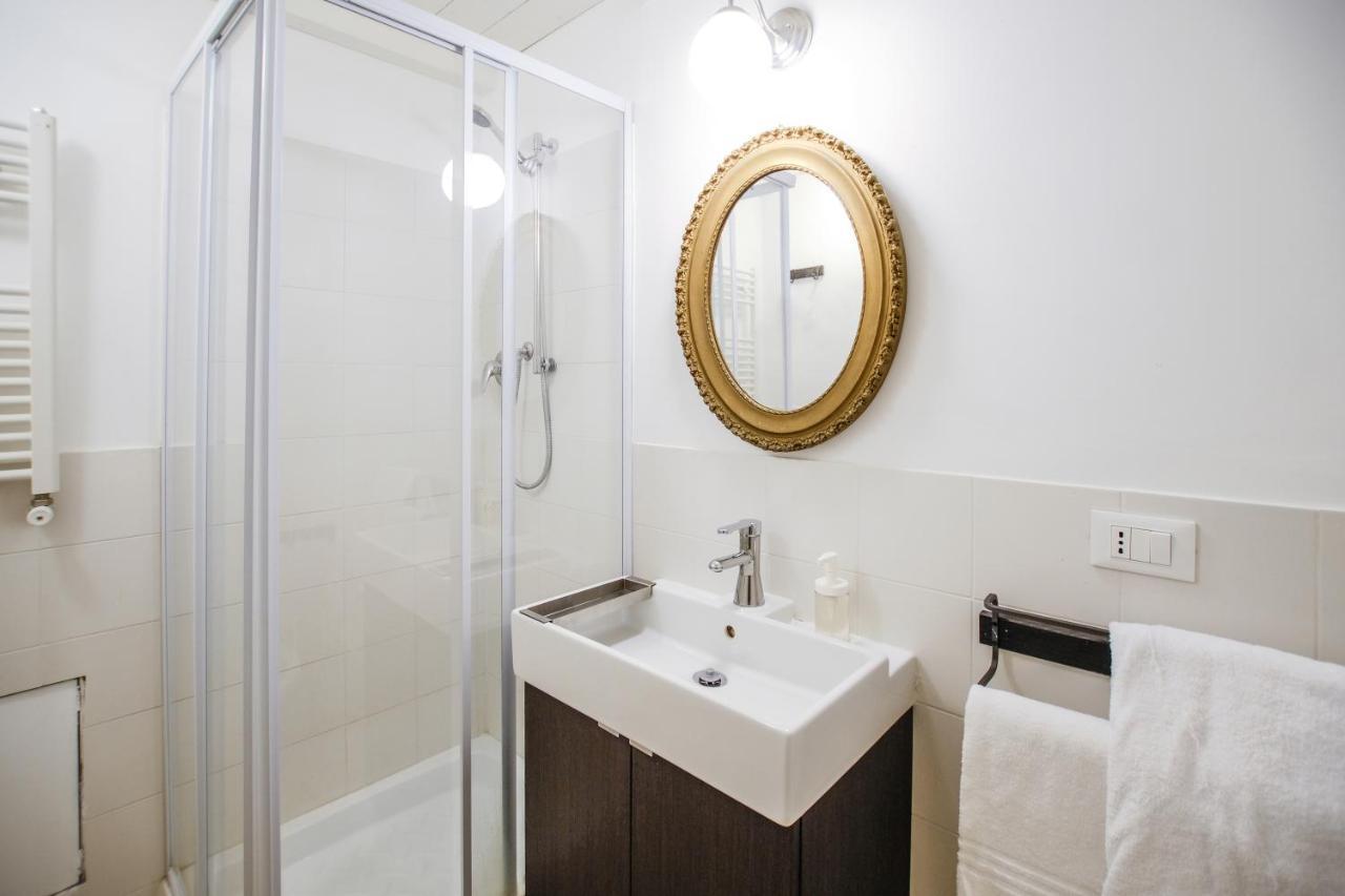 Spacious Apartment With Big Terrace At Colosseum Рим Екстер'єр фото